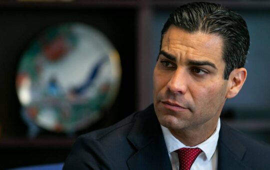 Miami Mayor Pushes For Choice Between Cash Or BTC Salaries