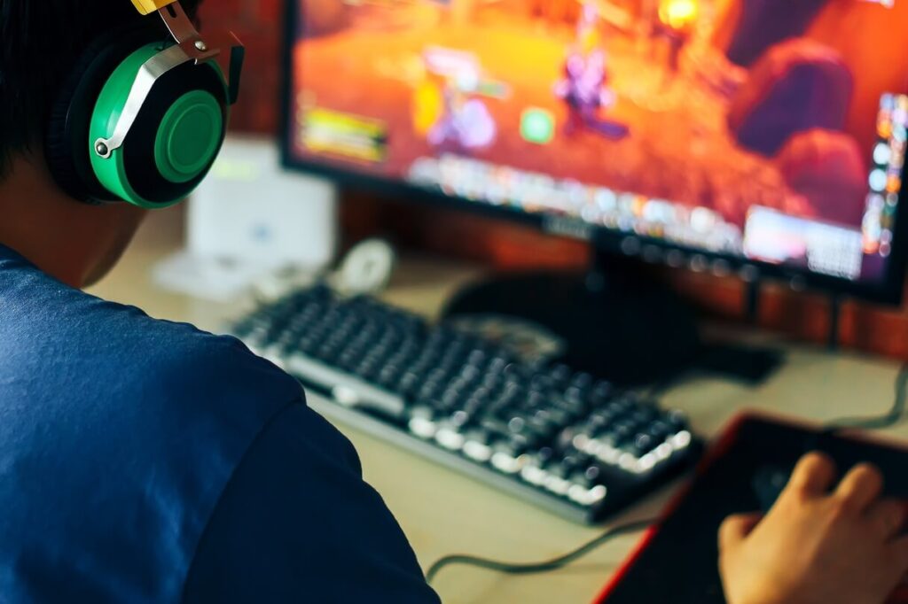 Play-to-Earn, Gamification, Interoperability and Major Publishers