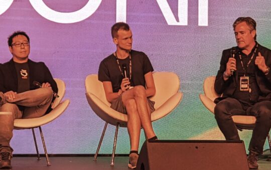 'Like a 1930s Dictator': Vitalik Buterin Lays Into Sam Bankman-Fried and FTX